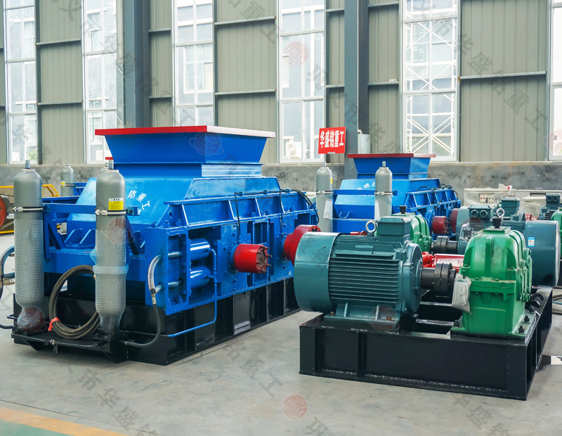 砂廠低成本制砂在對輥制砂機,河卵石鐵礦石都均勻出料